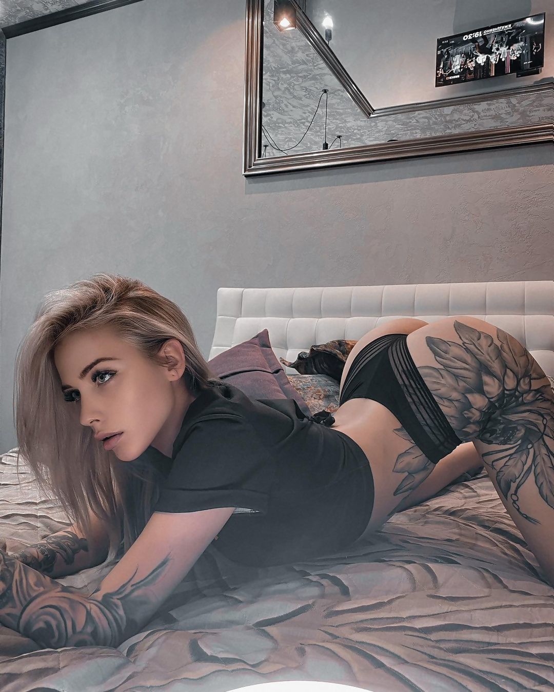 Tattooed girl © Kira Braun. - HD Porn Pics